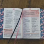 A Bíblia da Mulher | Portátil | NAA | Capa Tulipa Azul - Imagem 7