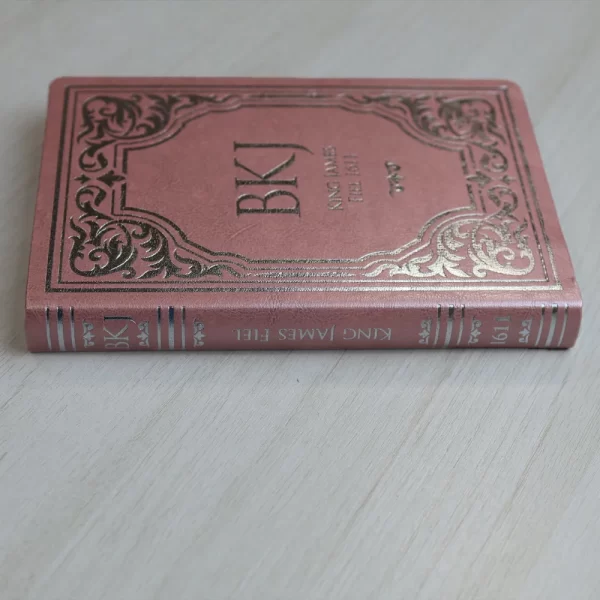 Bíblia King James Fiel 1611 | Extra Gigante | Capa Luxo Rosê - Imagem 4