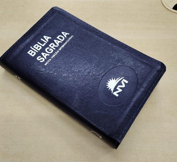 Biblia Sagrada NVI Letra Grande Capa Azul - Imagem 2